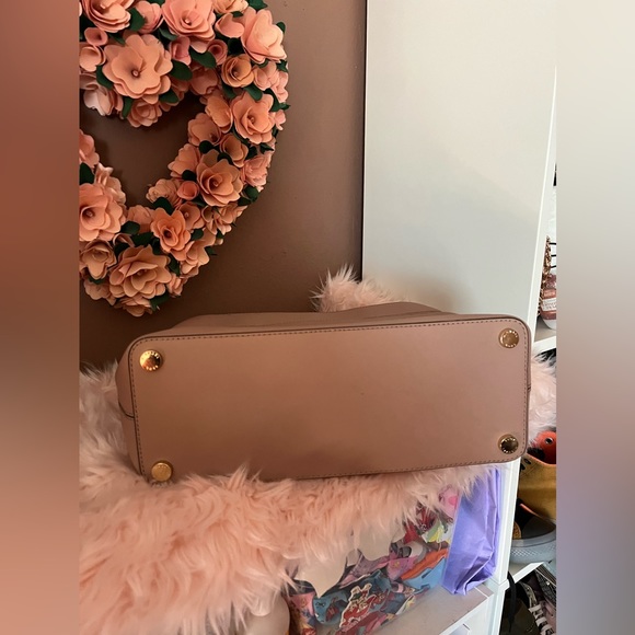 Michael Kors purse - Picture 3 of 7